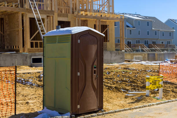 Porta potty delivery and setup in Southwest Sandhill, TX